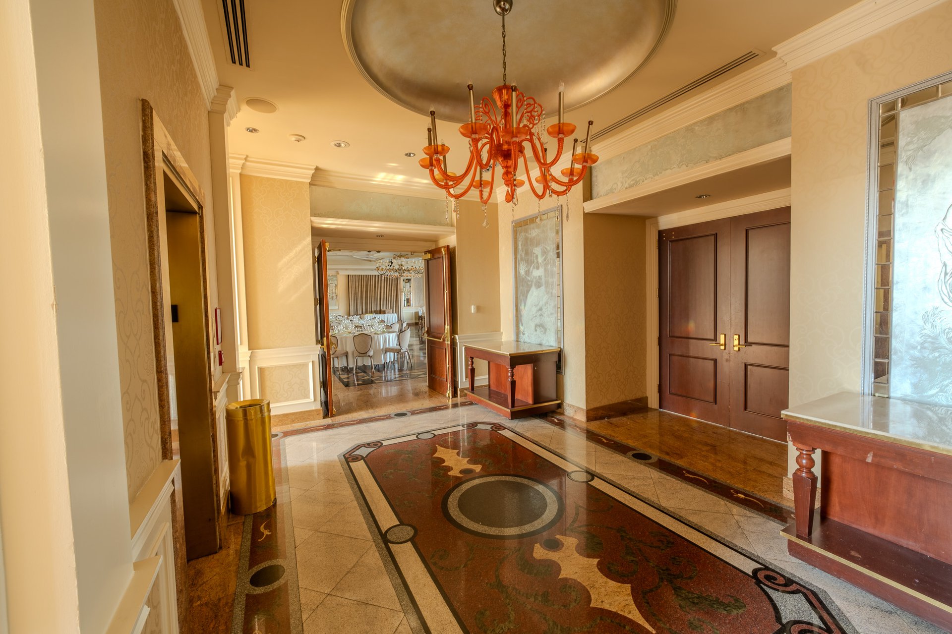 VETROMURHALLWAY