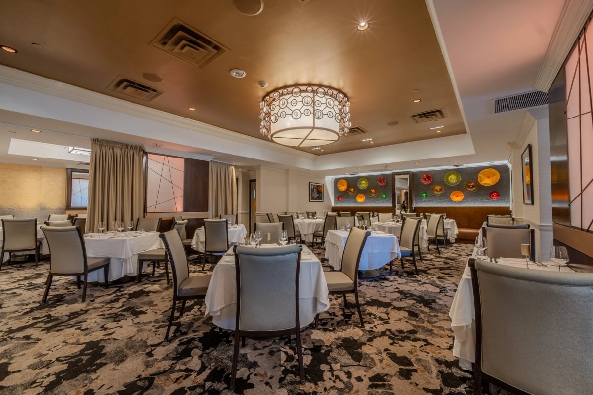 Vetro dining room set for a group dinner